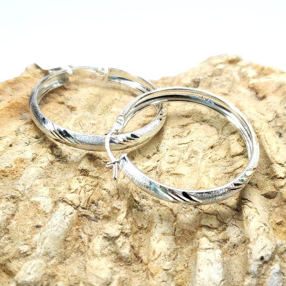 Jewelry - Sterling Silver Diamond Cut Chevron Pattern Hoop Earrings NWT